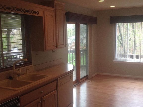 2nd image of 2975 Moraine Dr
