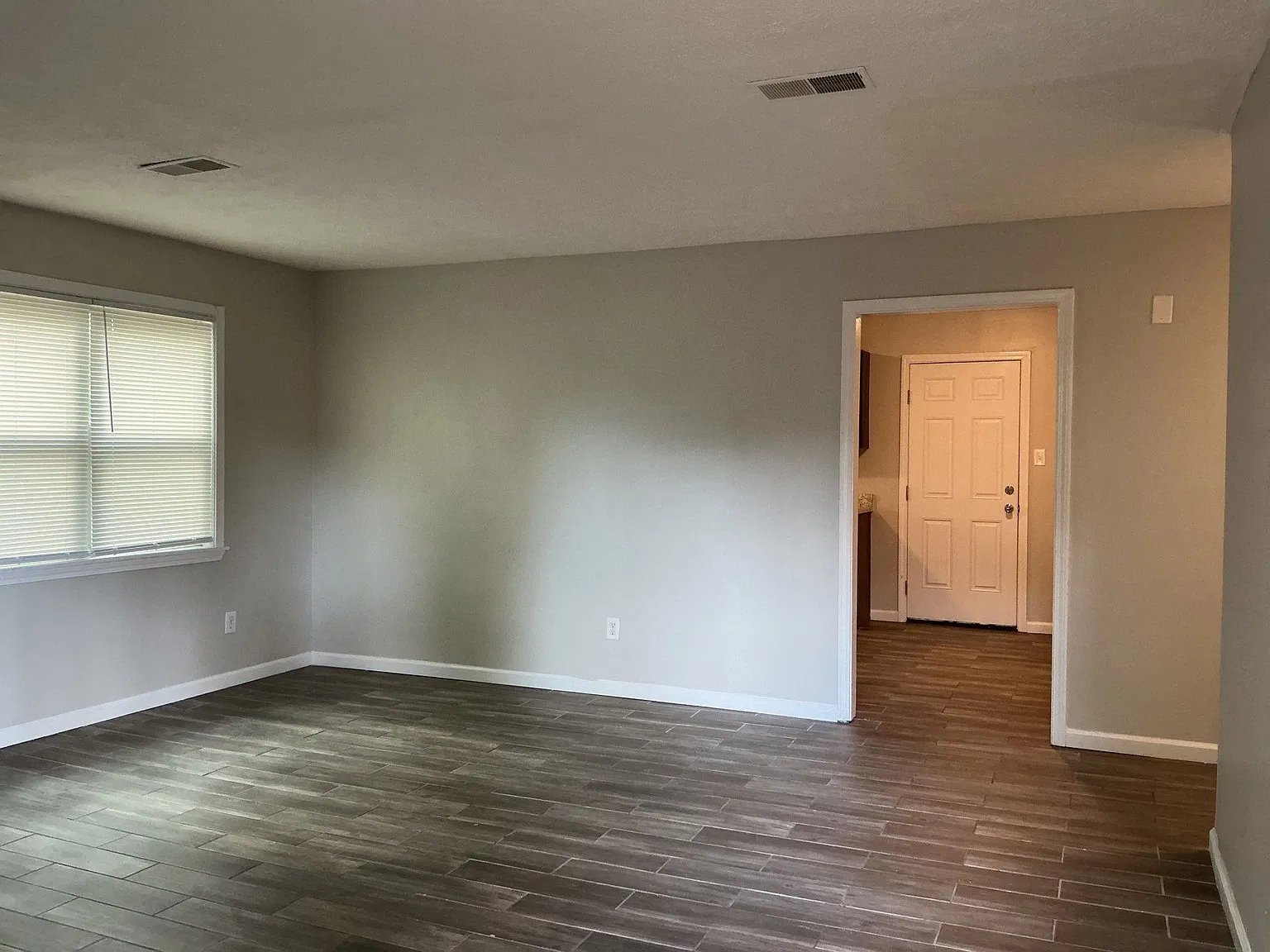 2 bed, 1.5 bath, 1059 sqft, $1,200 — Photo 4