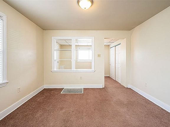 5th image of 412 Washington St