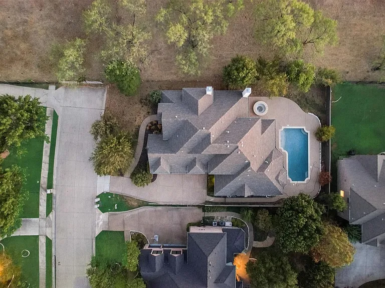 1433 Montgomery Ln — Photo 3