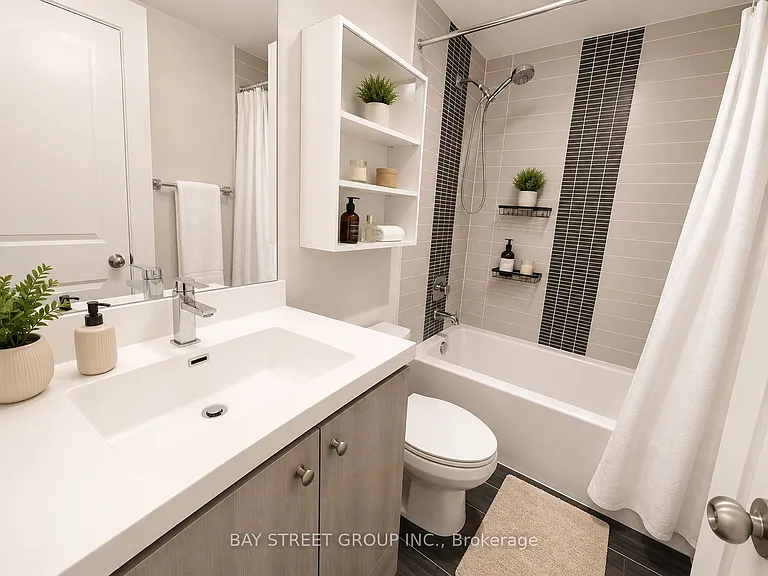 105 George St #1712 — Photo 8