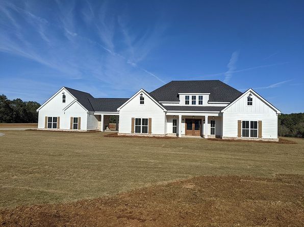 329 Pine Dr