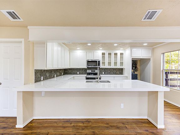 4th image of 235 Michelle Ln