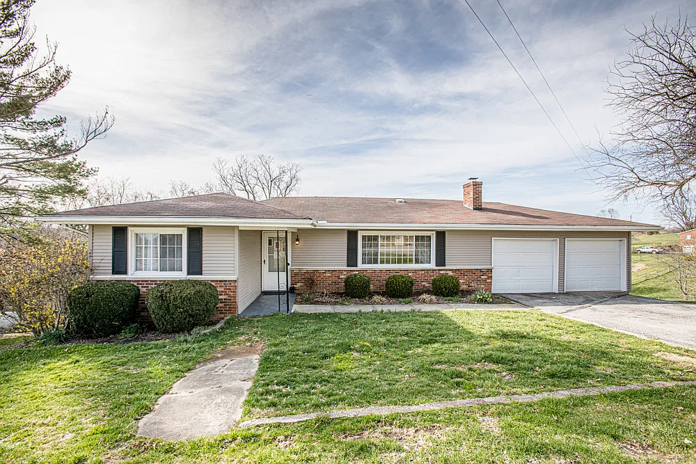 3 bed, 1273 sqft, $1,800 — Photo 1