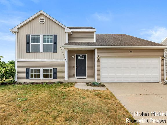 2nd image of 1840 Greenview Ct