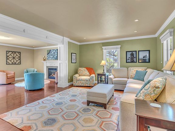 5th image of 22 Eastbrook Ln