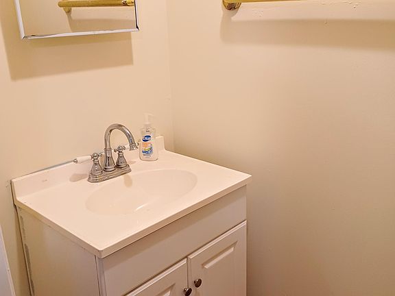 Half bath in Primary suite