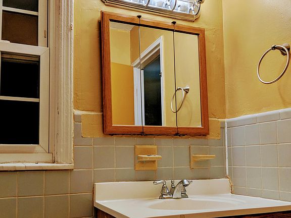 Full bathroom (picture #2)