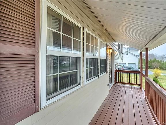 4th image of 18 Pine Ct