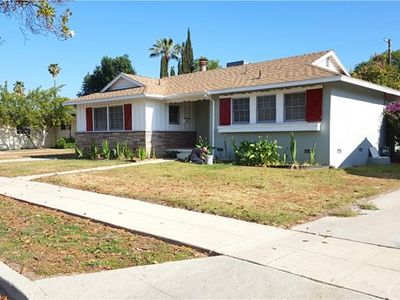 19156 Calvert St, Reseda, CA, 91335