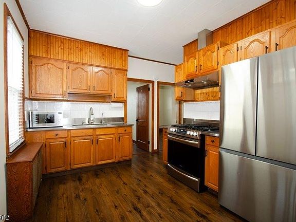 4th image of 74 Harrison Pl #2