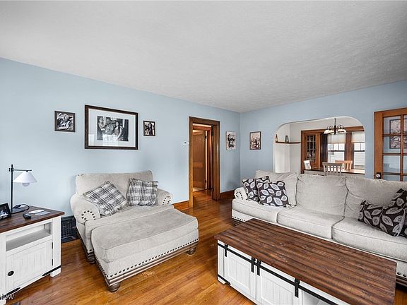 5th image of 515 Eastwood St