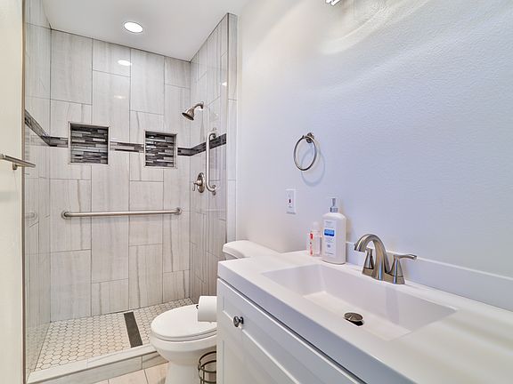 5th image of 2102 E Tierra Buena Ln