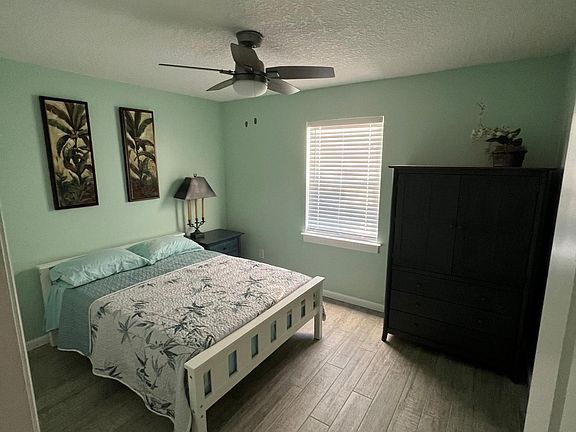 2nd image of 4228 Seabreeze Dr