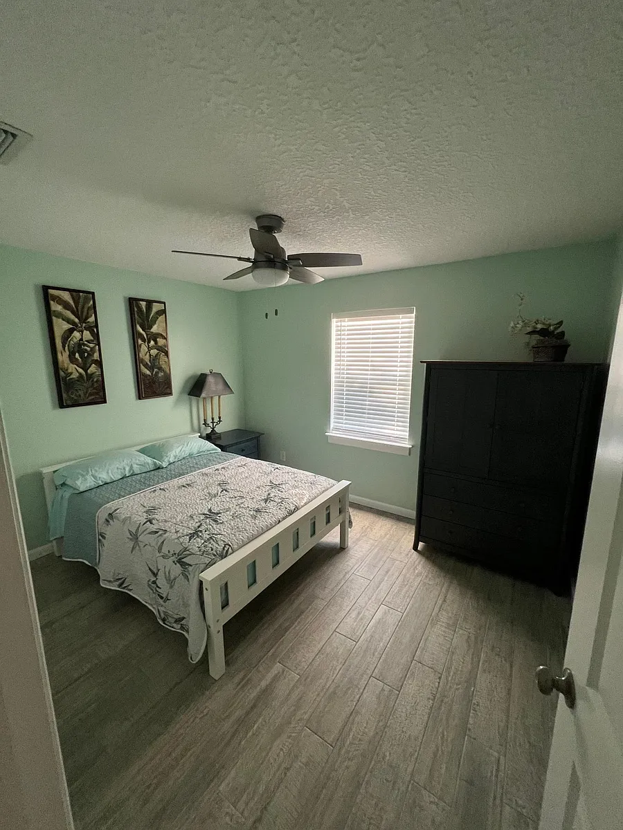 Building Photo - 4228 Seabreeze Dr