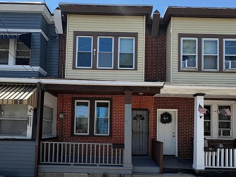 917 Koehler St — Photo 1