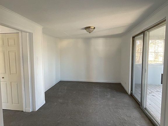 4th image of 24 N Poplar Ave
