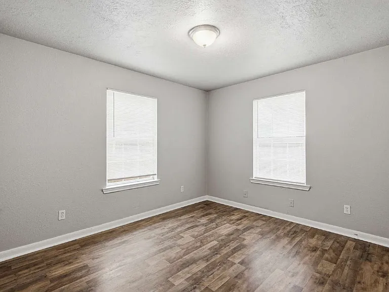4226 Coke St — Photo 9