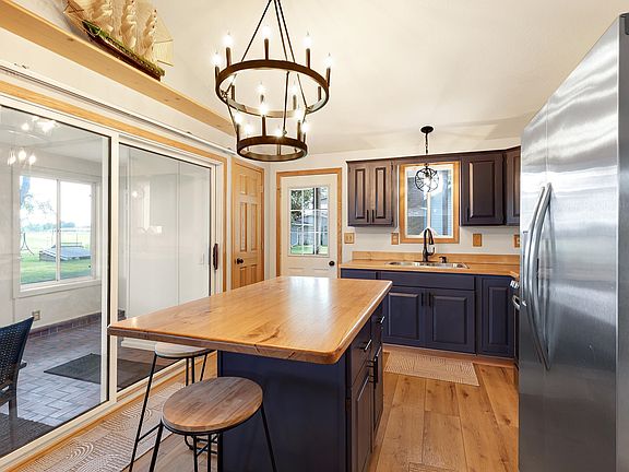 3rd image of 5423 Oakridge Dr