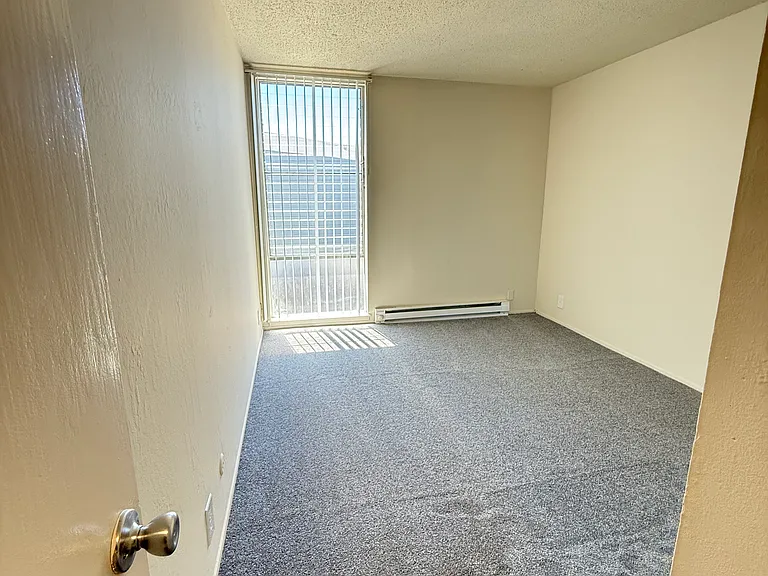 Otis Terrace Apartments — Photo 25