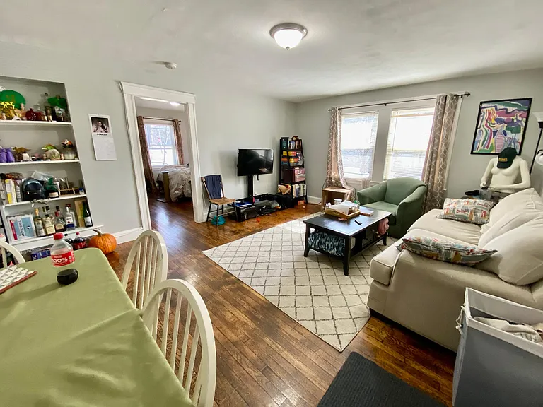 4907 Washington St #1R — Photo 1