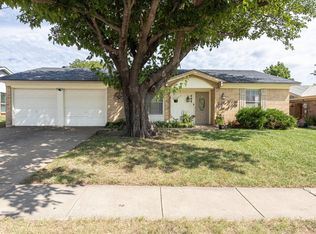 408 Normandy Ln, Saginaw, TX 76179