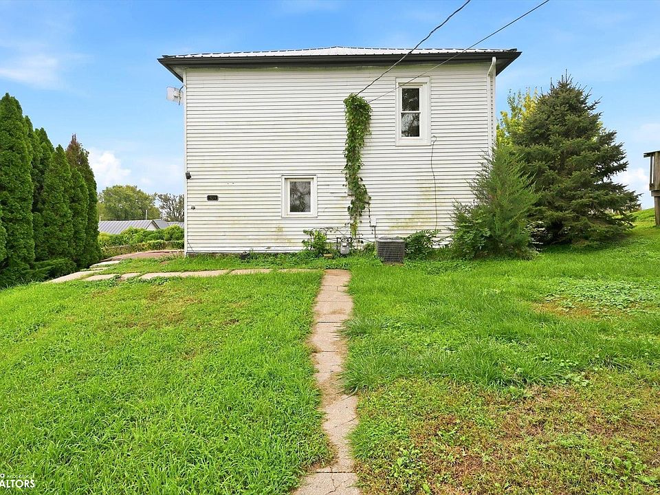1st image of 304 Main Pl