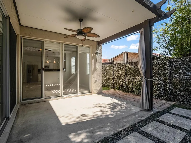 9002 SW 214th St — Photo 32