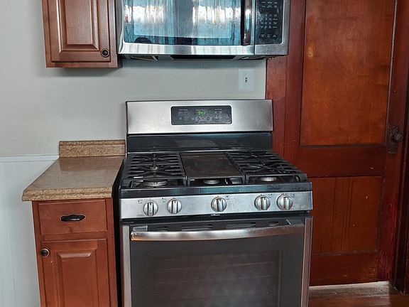 2nd image of 71 Livingston St #2