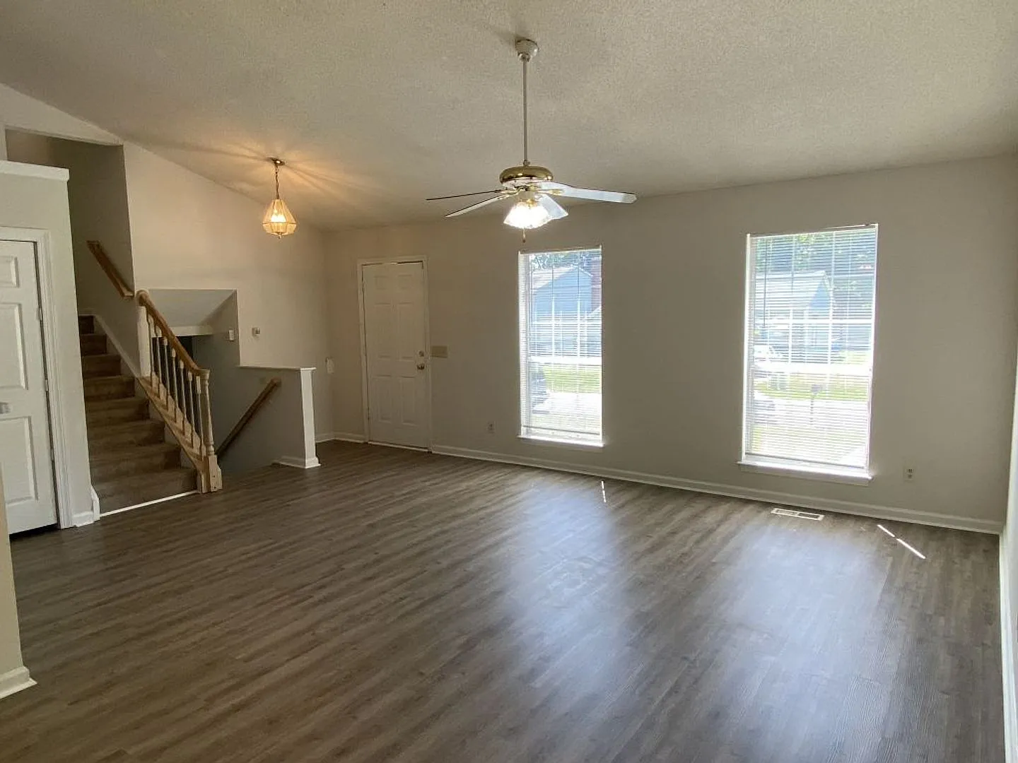 Spacious 4 Bed, 3 Bath home in Derita Area — Photo 2