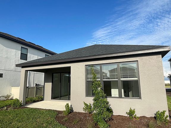 4th image of 15249 Shady Palms Ln