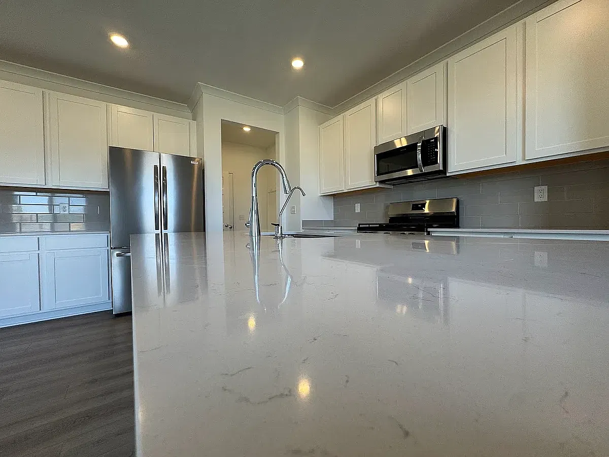 5 bed, 3.5 bath, 2800 sqft, $2,700 — Photo 4