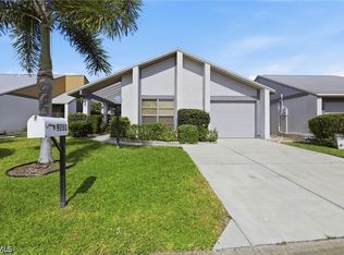 9753 Maplecrest Cir, Lehigh Acres, FL 33936