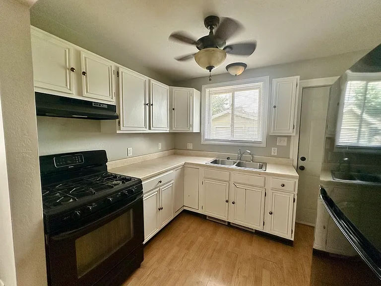 1332 C St SW — Photo 8