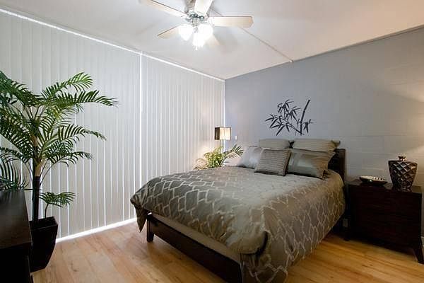 2nd image of 1745 E 8th St #6