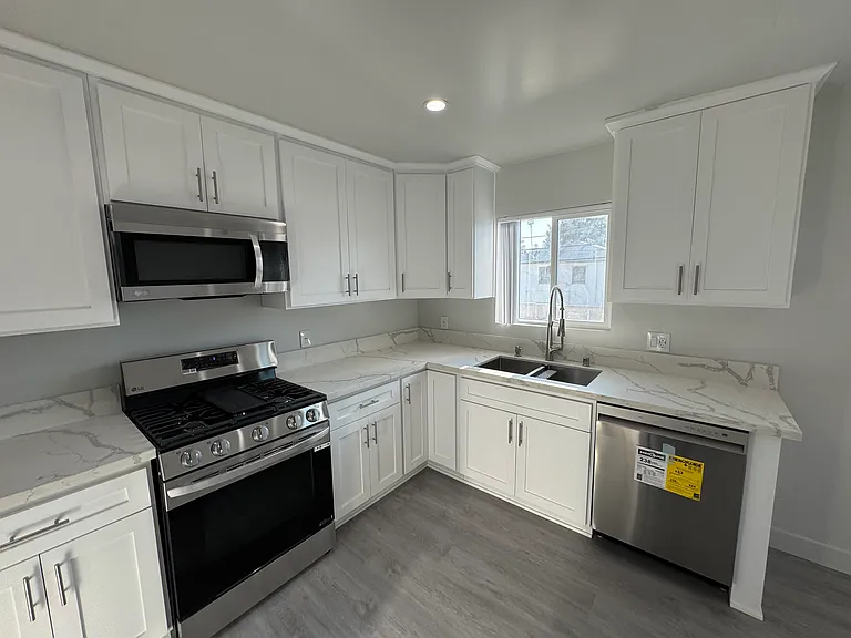 1145 S Holt Ave #7 — Photo 26