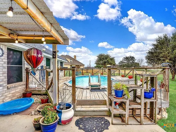 1120 Country View Dr, La Vernia, TX 78121