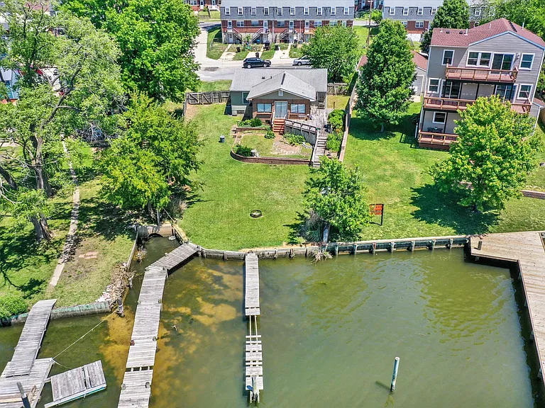 8027 Shore Rd — Photo 40