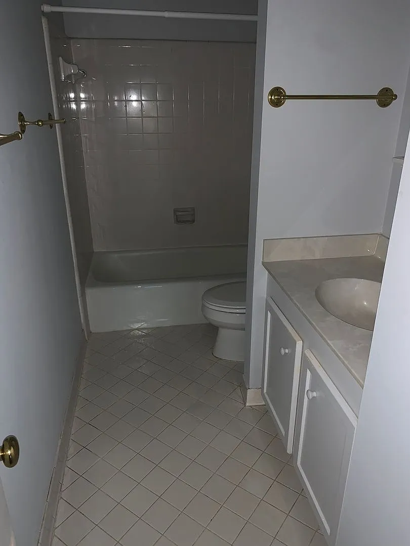 Prime Devine Street Location | 3 Bed, 3 Bath Available August 15 — Photo 2