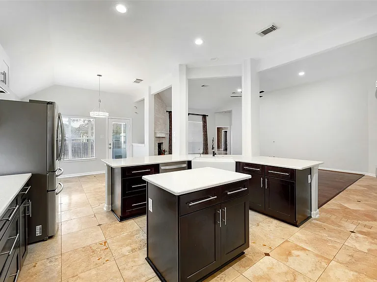 3806 Azur Ln — Photo 14