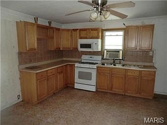 5th image of 122 E Felton Ave