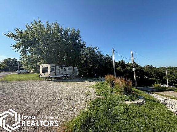 2nd image of 6100 N Lakeshore Dr