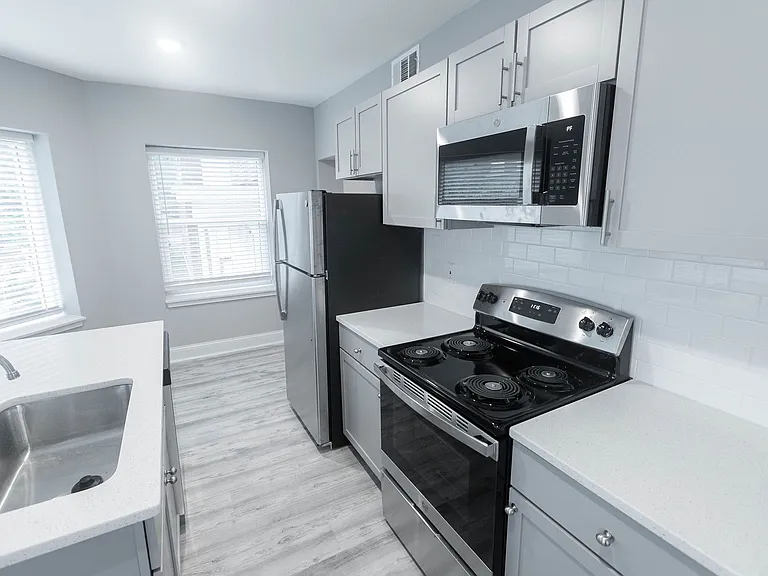 1205 E Armour Blvd — Photo 8