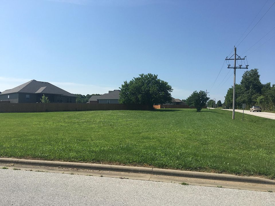 2nd image of 16 E Waterfield Dr