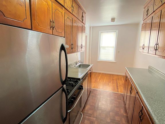 3rd image of 503 E 234th St