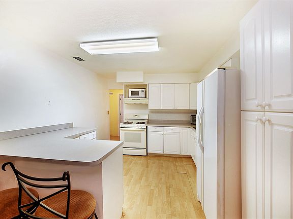 5th image of 2000 66th Ave S