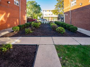 8223 S Exchange Ave APT 4, Chicago, IL 60617