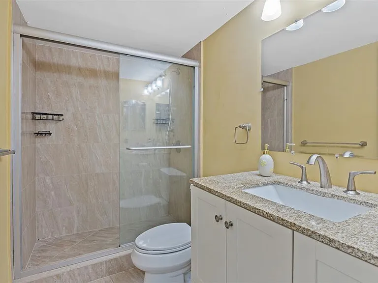 340 Sunset Dr #401 — Photo 15
