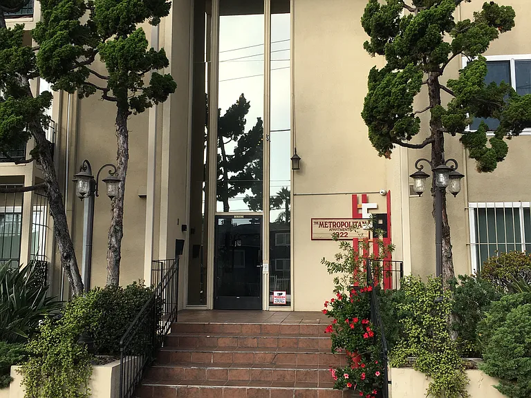 The Metropolitan Apts — Photo 1