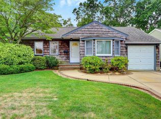 340 N Hickory St, Massapequa, NY 11758